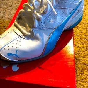 Size 6.5 White and blue puma Tazon